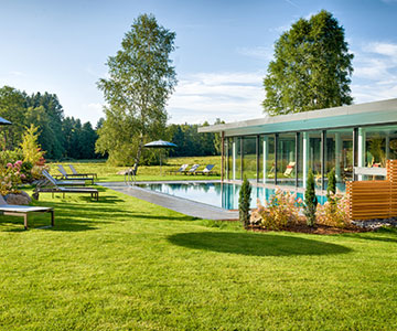 PROJEKT: Hotel Schwimmbad - Innenarchitektur Neubau Wellnessbereich eines Hotels mit Innenschwimmbad. Ausführung von Innenausbau, Schreinerarbeiten, Möblierung und Einrichtung - Bilder anschauen